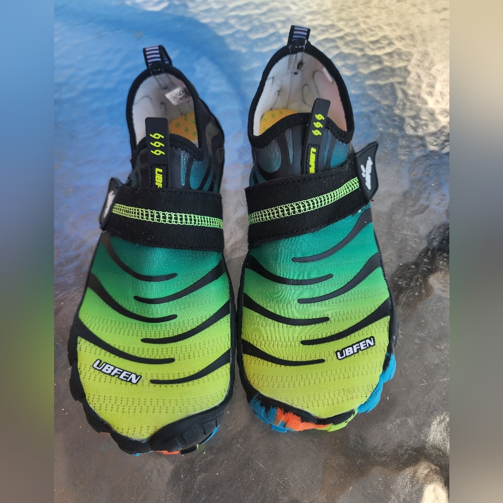 Kid's Gradient Swim Shoes - Green and Black